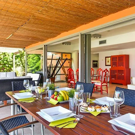 Villa 3 *