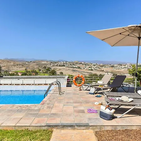 Villa 3 *